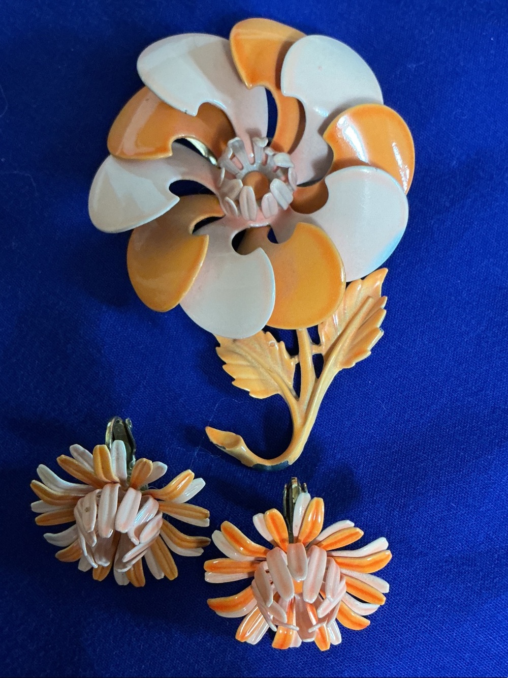 Vintage Orange & Cream Floral Brooch & Clip Earrings Set - Picture 8 of 9